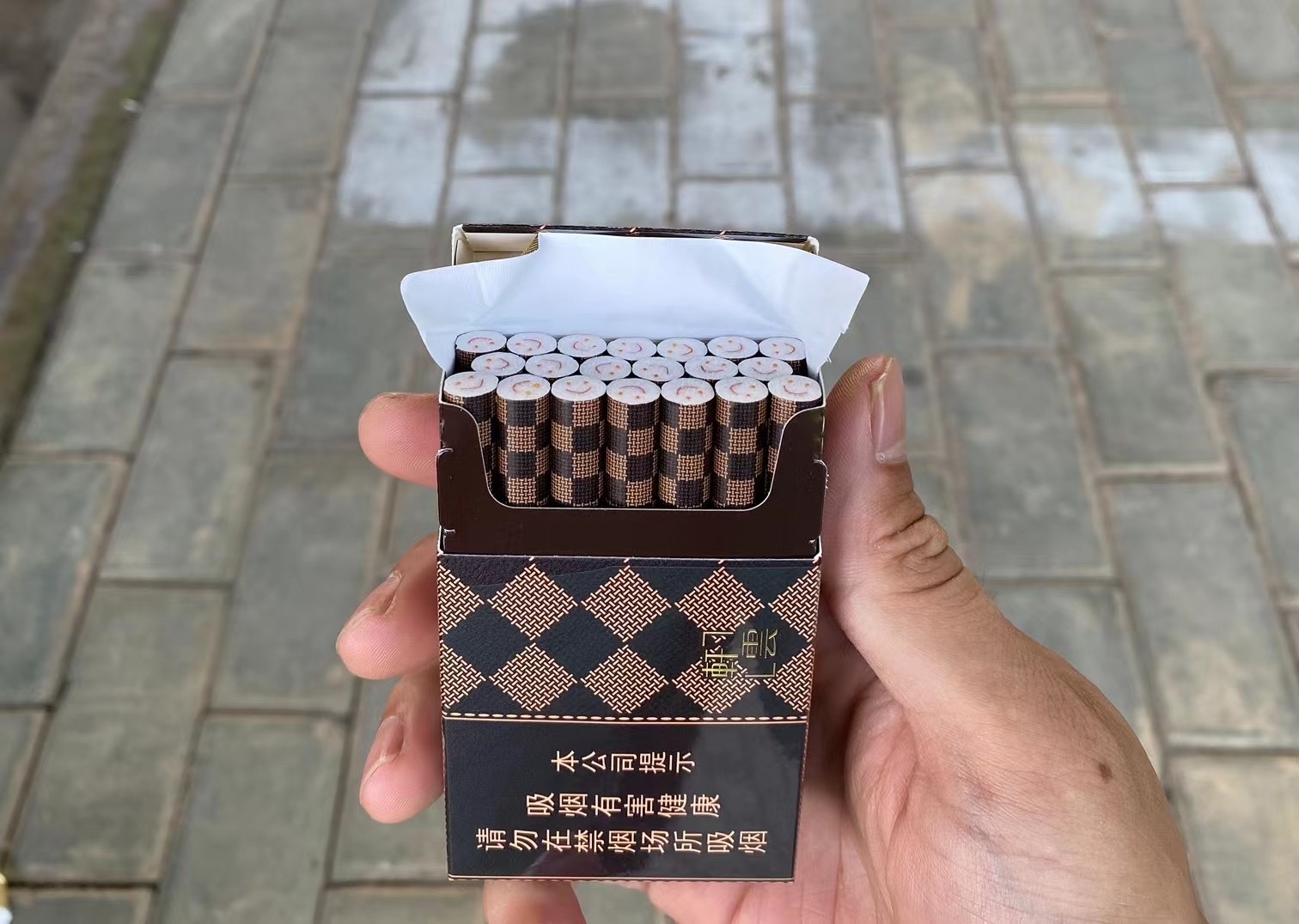 我17块就可以买20个笑脸,为什么要看别人脸色?