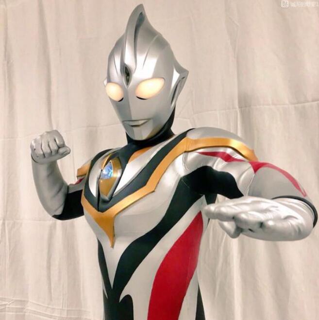 黑耀迪迦奥特曼