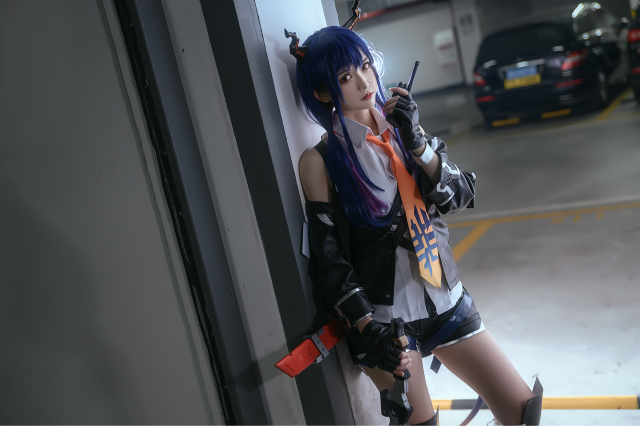 明日方舟# #陈# #cos##cosplay#  说好的宝贝们,今日份既陈sir!