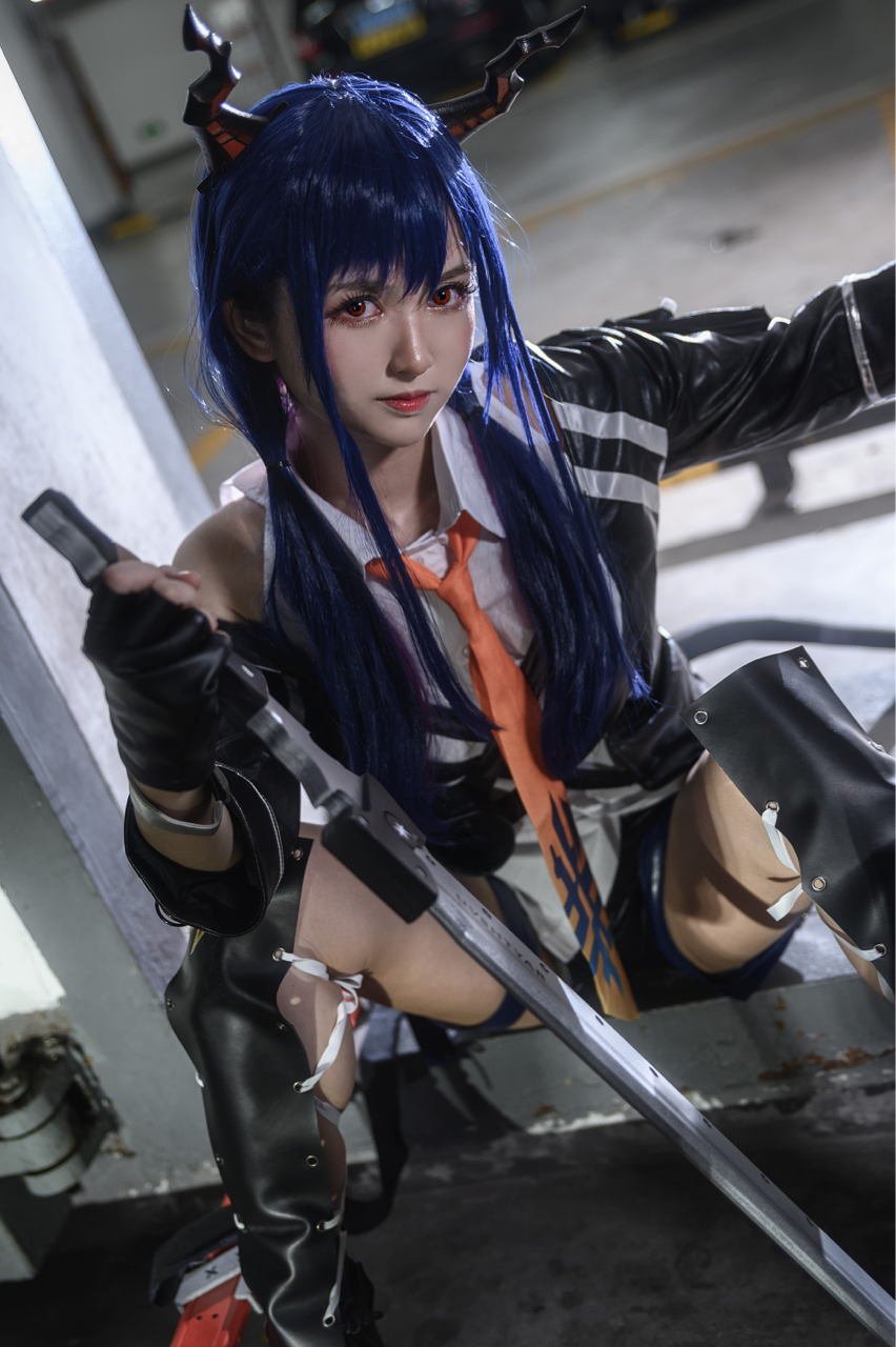 明日方舟# #陈# #cos##cosplay#  说好的宝贝们,今日份既陈sir!