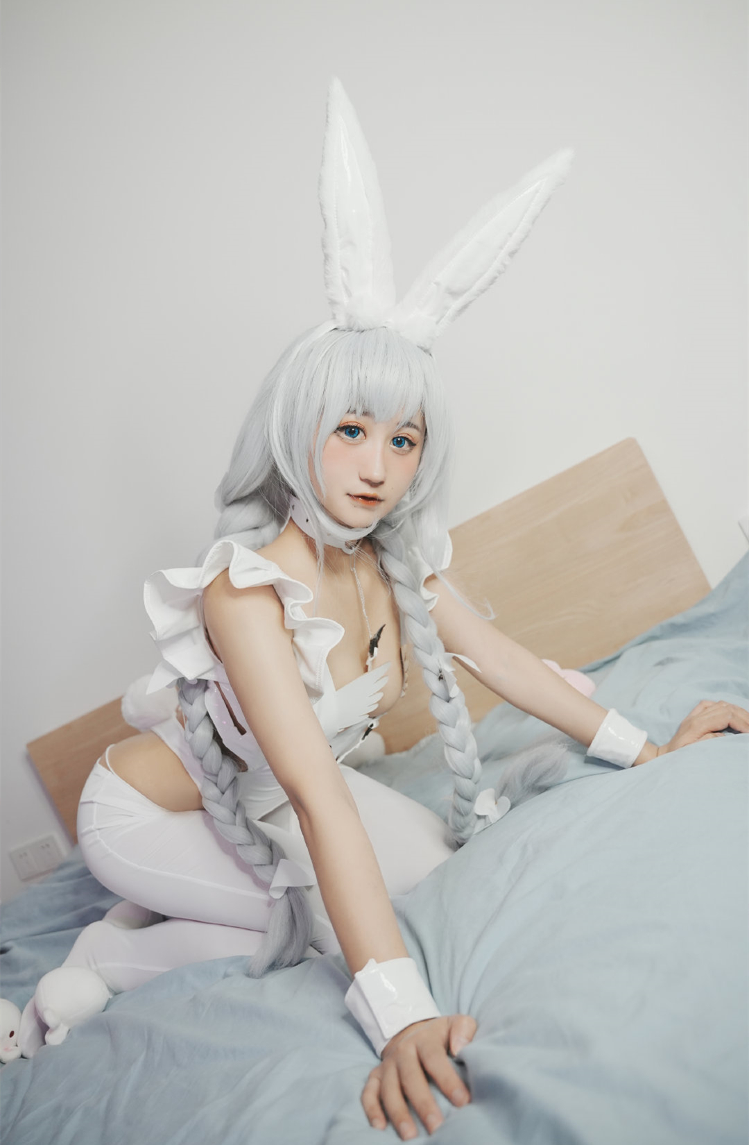 vv子教授碧蓝航线恶毒懒懒的白兔cosplay3