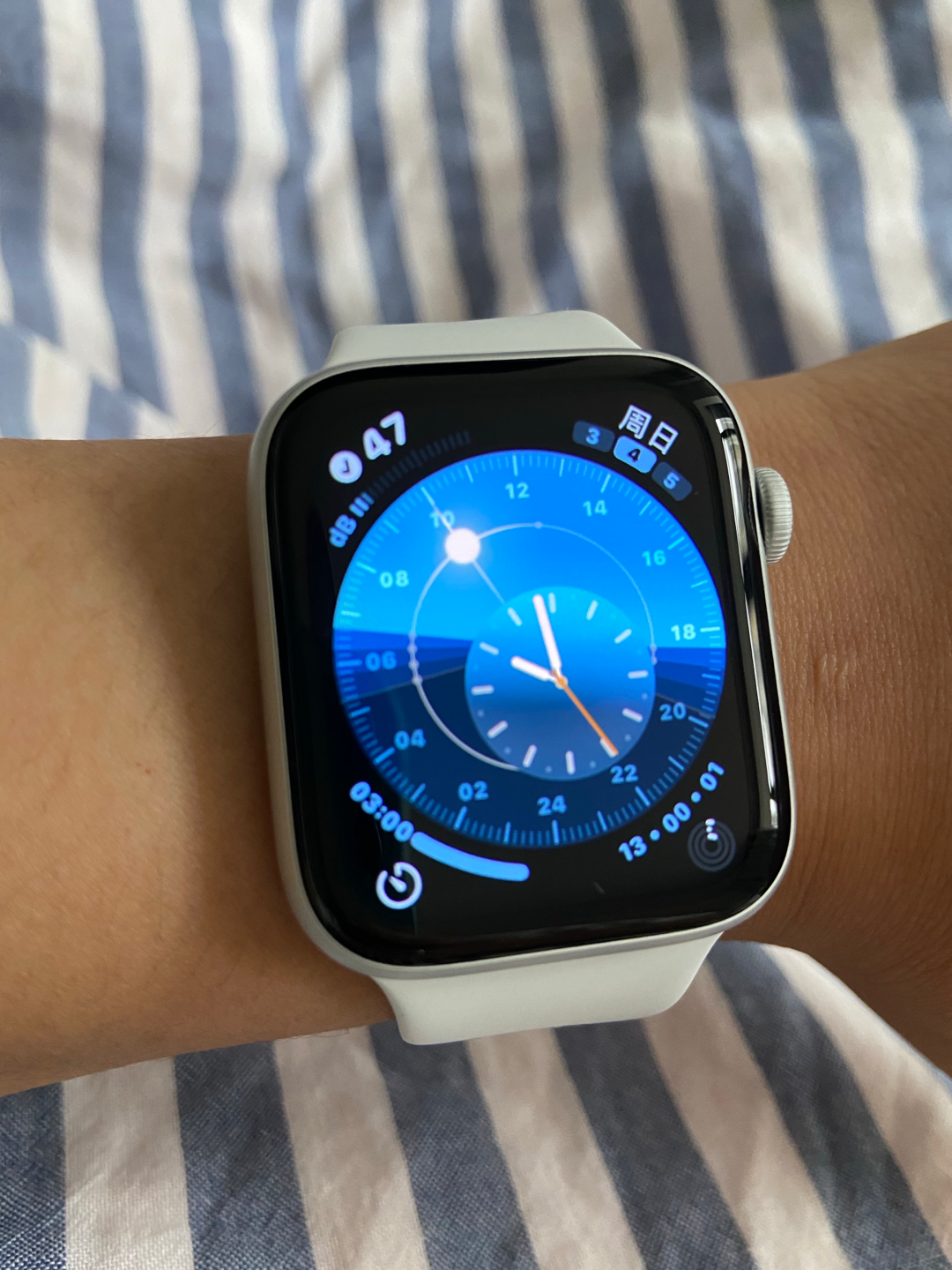 用了差不多五天apple watch s6,这两个表盘算是我目前最喜欢的.