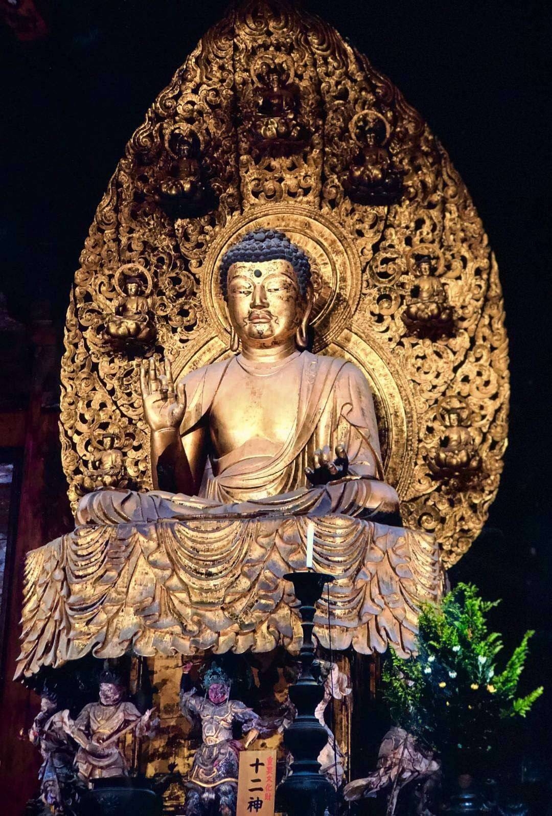 拿荷花的是圣观音,第二张图是圣观音,唐密真言宗的诸佛菩萨浏览:26