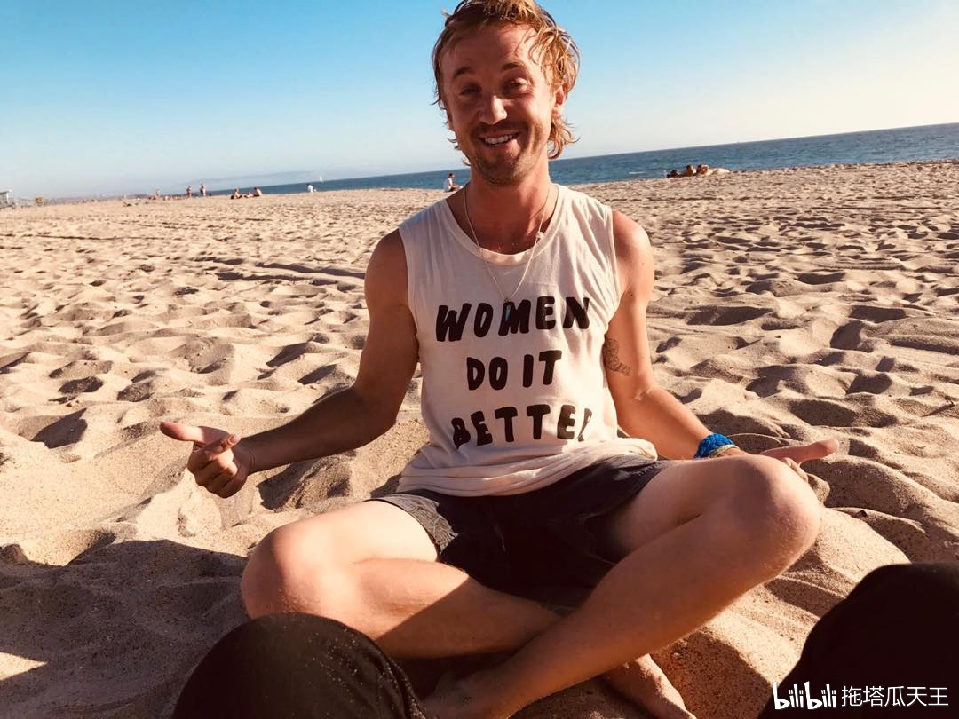 德赫(汤艾)女孩熬夜福利!