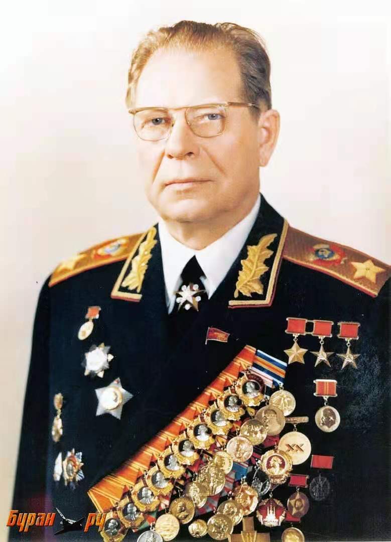 苏联中后期的部分苏联元帅与苏联海军元帅礼服标准照彩图.