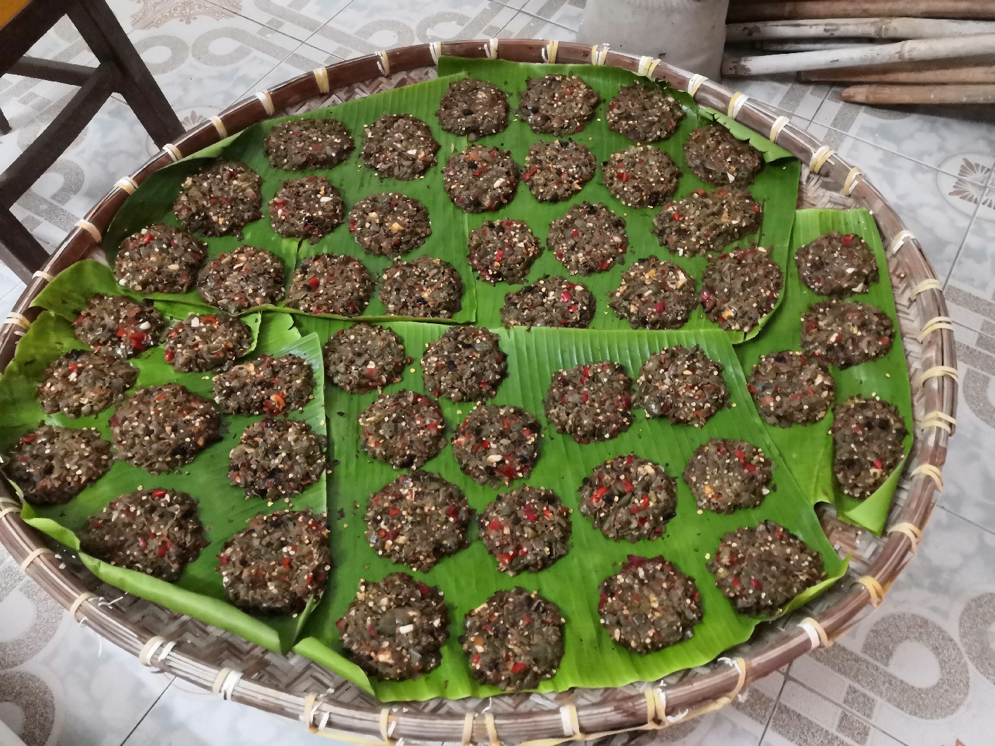 晒完五味子,晒辣椒饼[吃瓜]