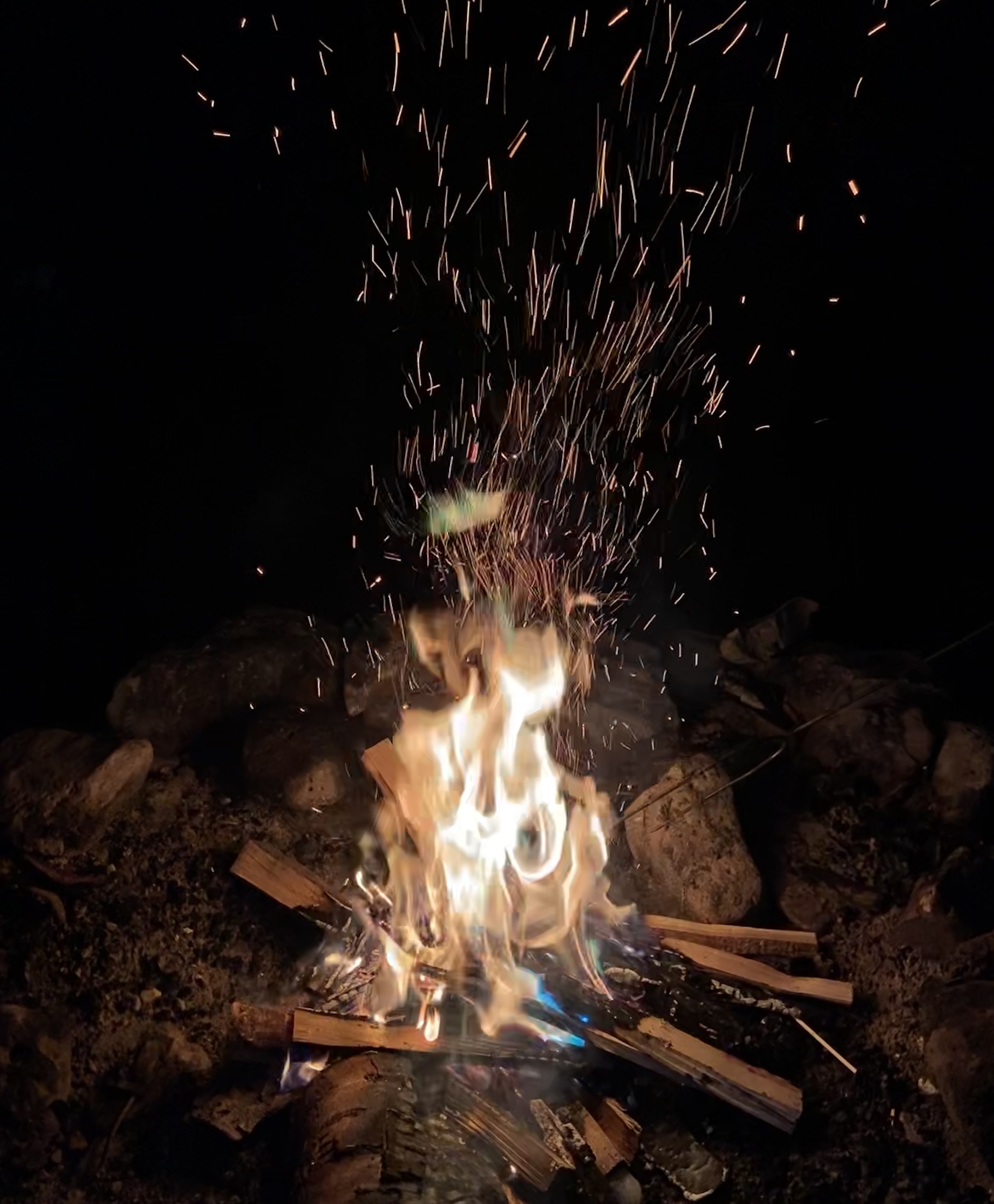 旅游英语之 bonfire lit [tv_doge]