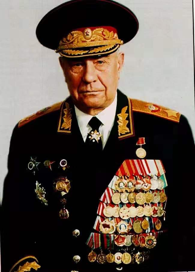 苏联中后期的部分苏联元帅与苏联海军元帅礼服标准照彩图.