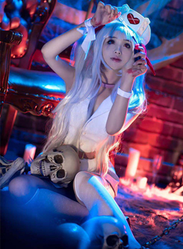 小幻仔Cosplay碧蓝航线吸血鬼