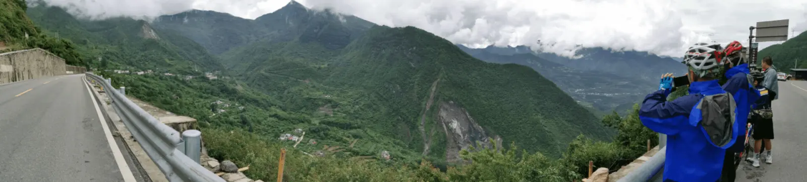轻松登顶!确实跟家乡旁边的山差不多高度