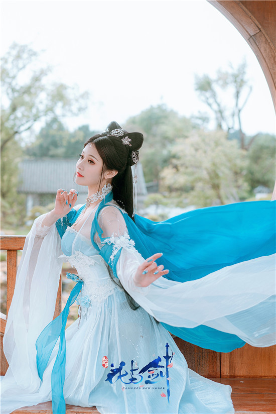 露兒大魔王花与剑玄冰cosplay6