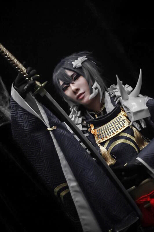 ido26出的暗堕三日月宗近 _ coser火星土豆 _ 哔哩哔哩相簿