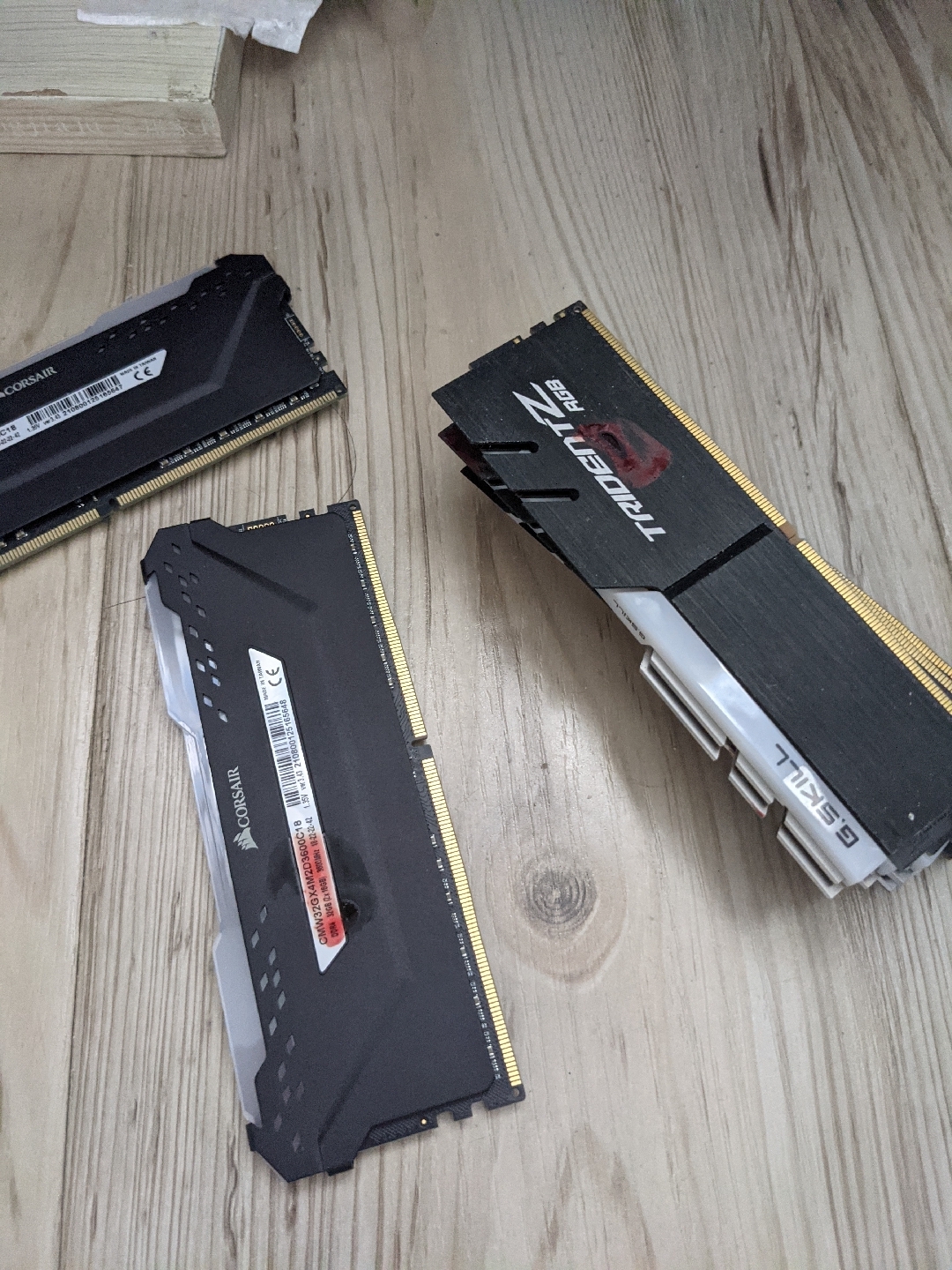 芝奇好像知道他失宠了来暗杀我[雪未来_泪目] 幻光戟马甲比较锋利