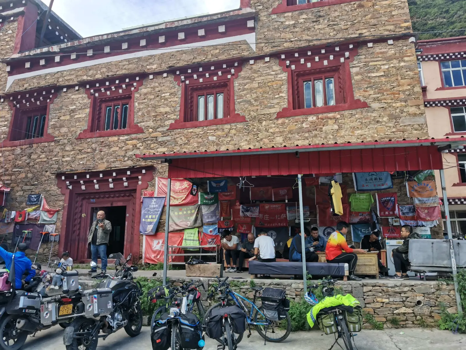 三姐妹旅馆,远近闻名