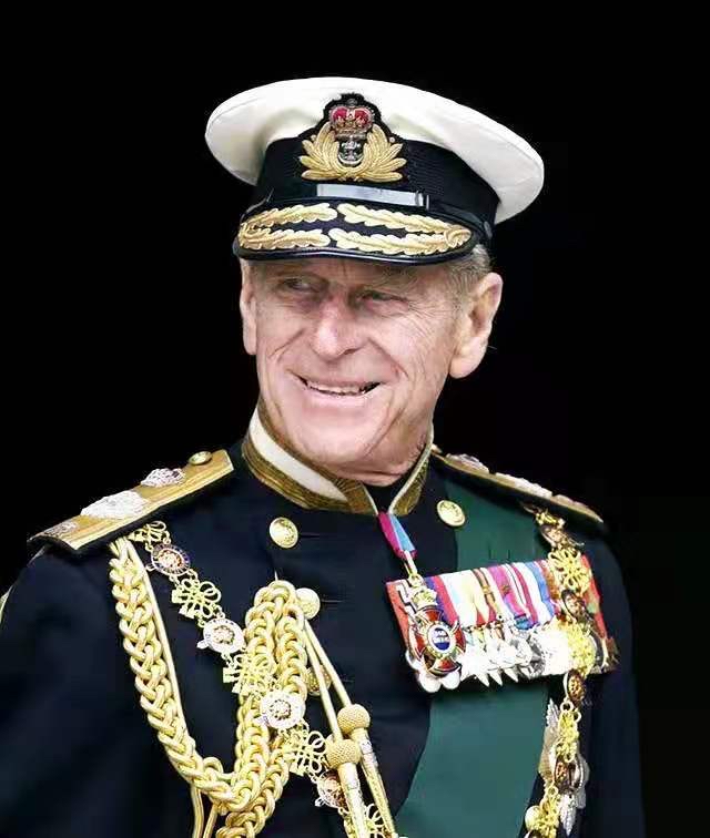 穿英国皇家海军元帅礼服的菲利普亲王.