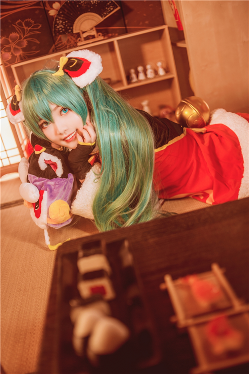 飞羽Vsinger新年初音Cosplay7