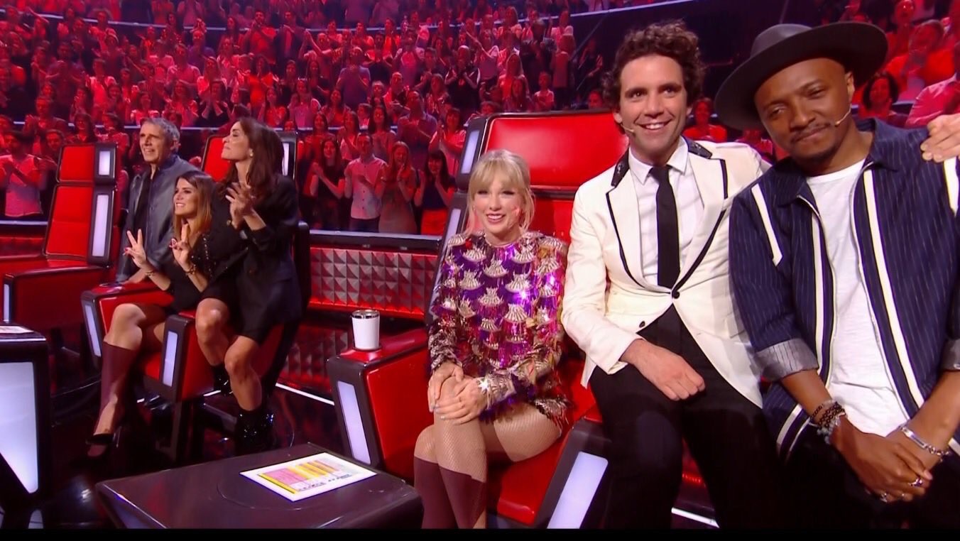 当地时间5月25号,霉霉在法国版the voice法国好声音决赛上带来了"