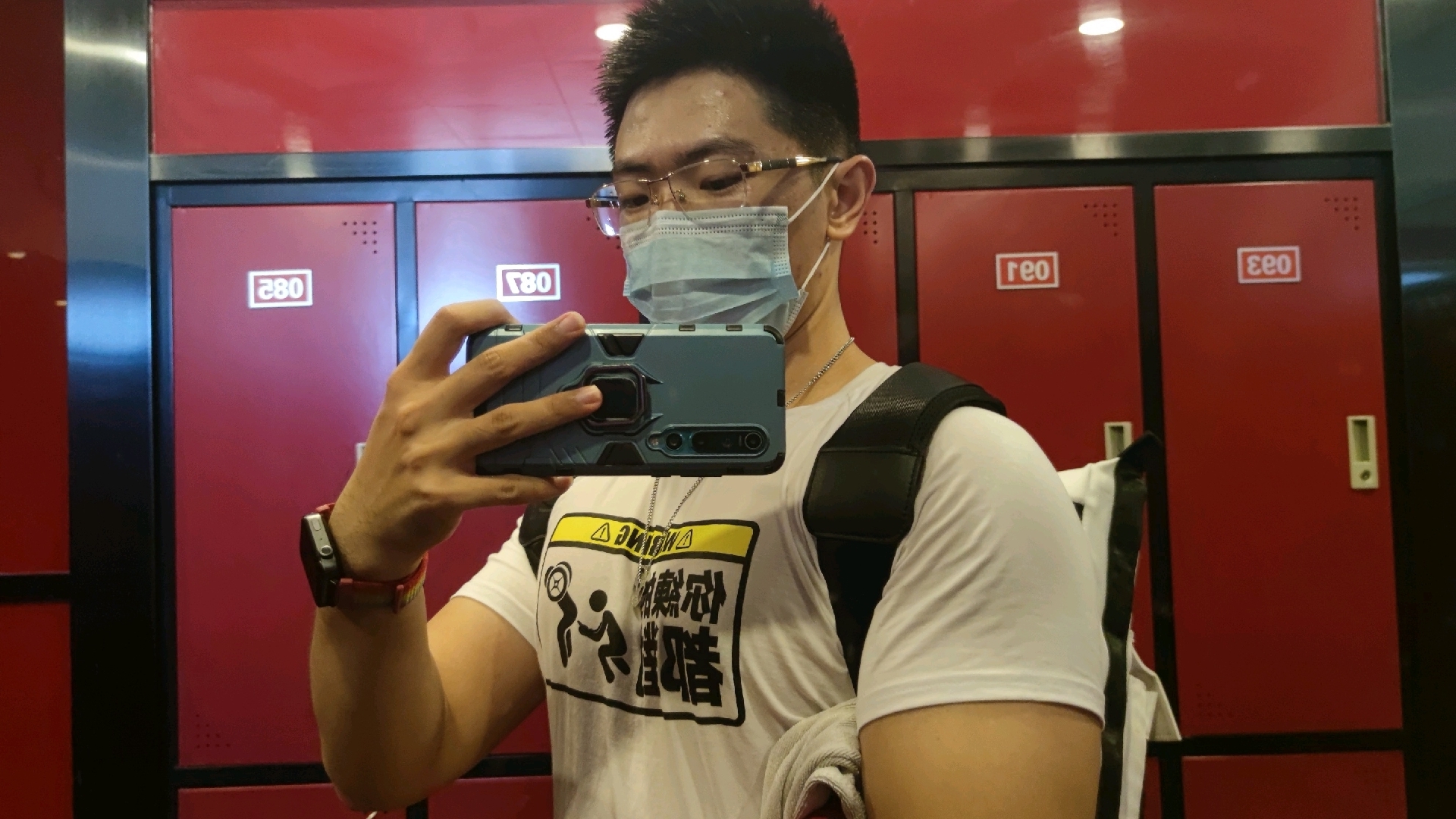 光膀子的照片好像发不出去了[微笑]真严格
