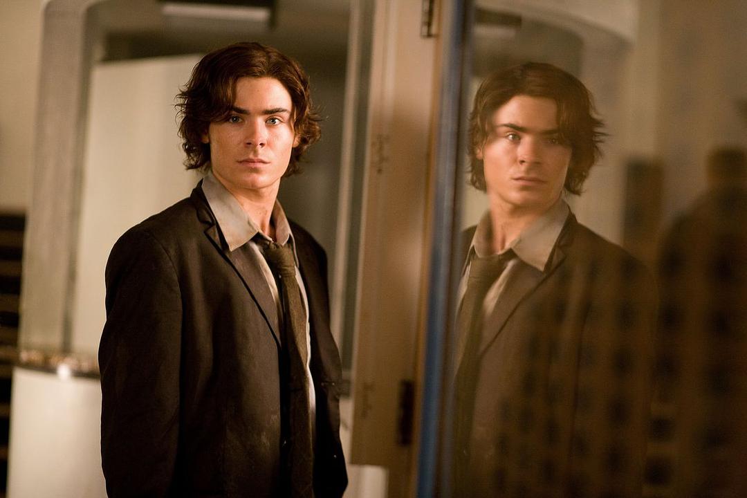 我愿成为她的守护天使##签到##电影# 《重返十七岁》《硬汉》