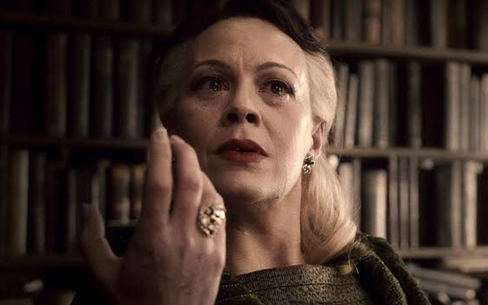 她曾饰演《哈利·波特》系列中德拉科的母亲纳西莎·马尔福.r.i.p.