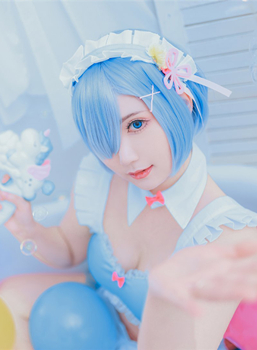 一只郁_可爱_凛Cosplay蕾姆泳装手办