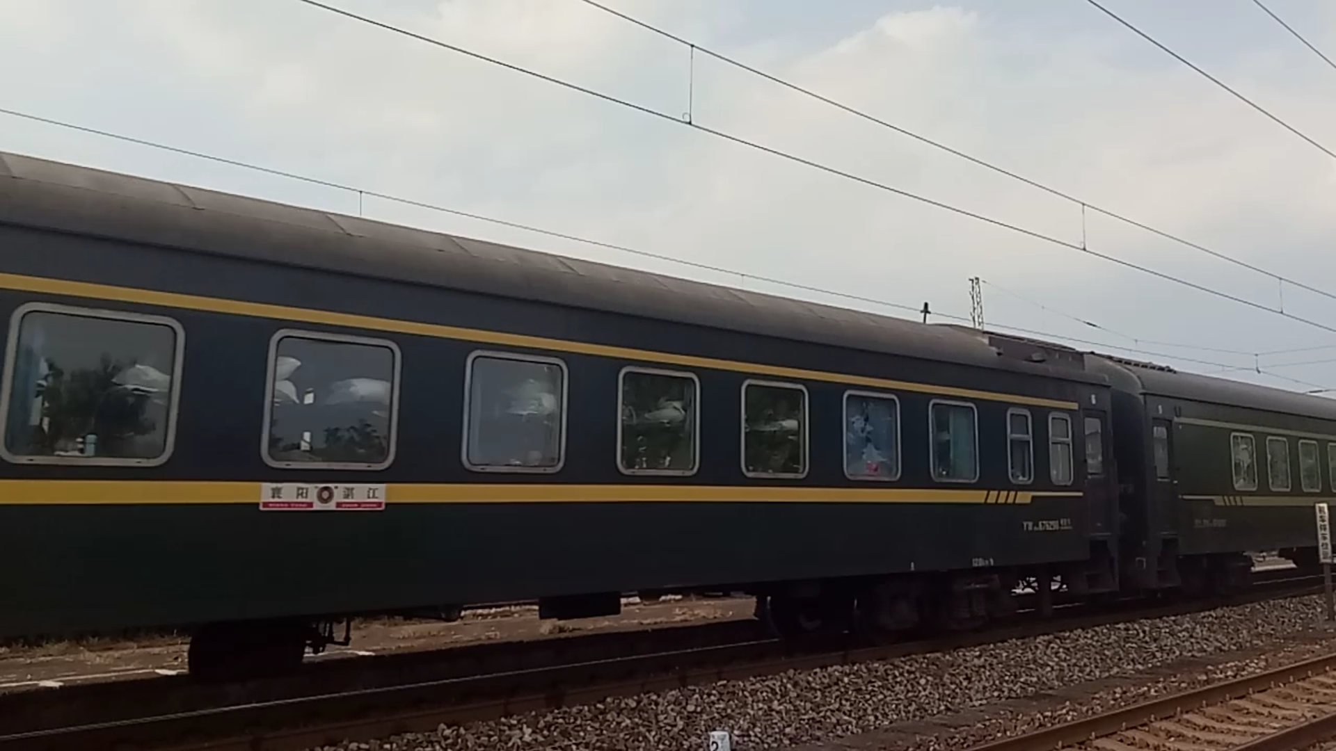 20h警告[白眼][皱眉] 图1-3:恢复加挂行李车的k268次(怀化—北京西)