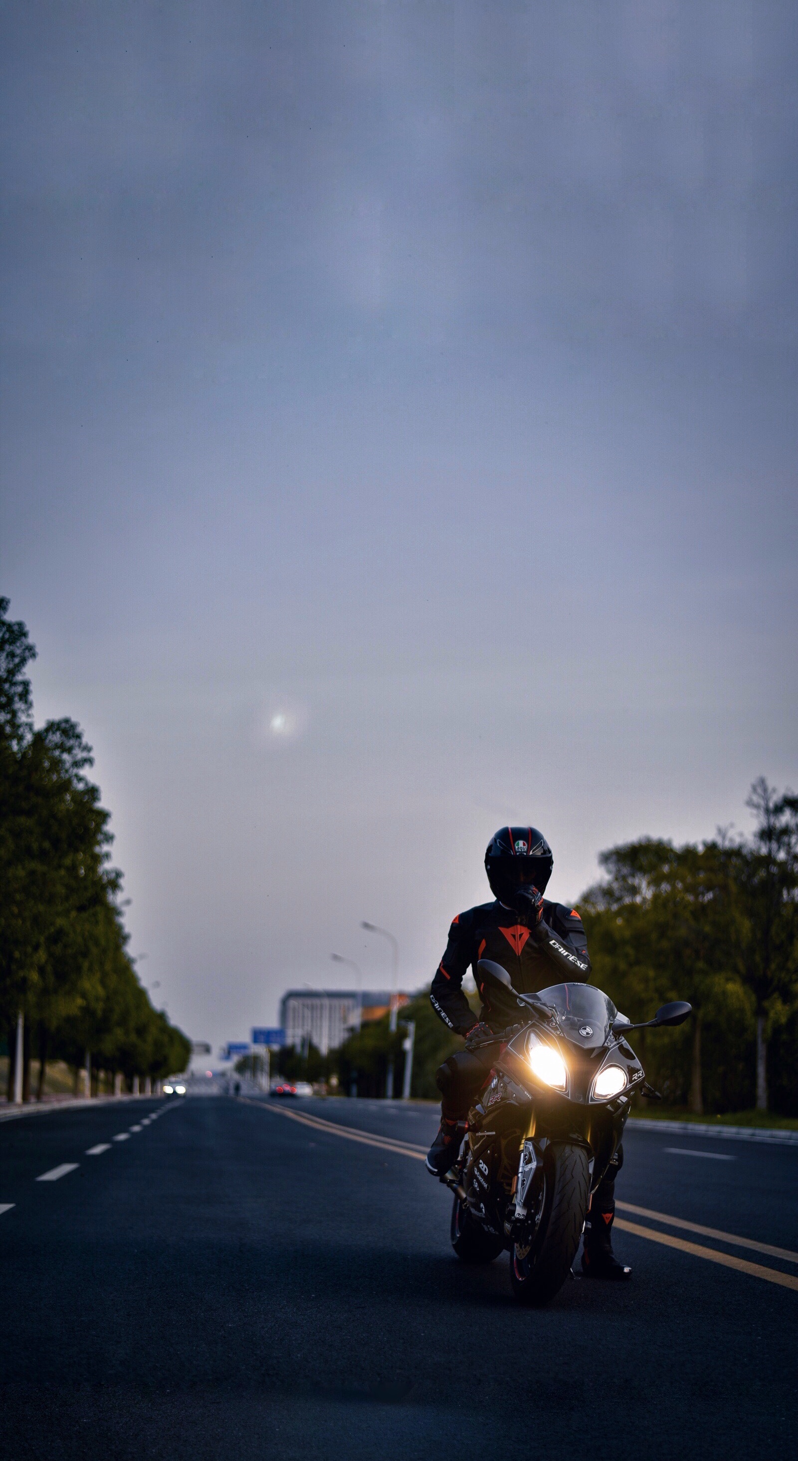男生骑摩托车背影图片图片