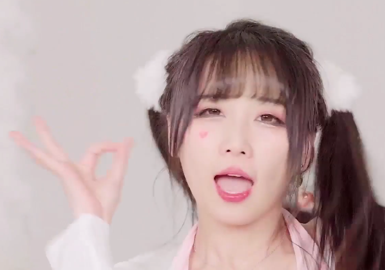 ta 的直播间闲置中陪小团子杨雪老师练完车吃饭北极土豆0ta 的小视频0