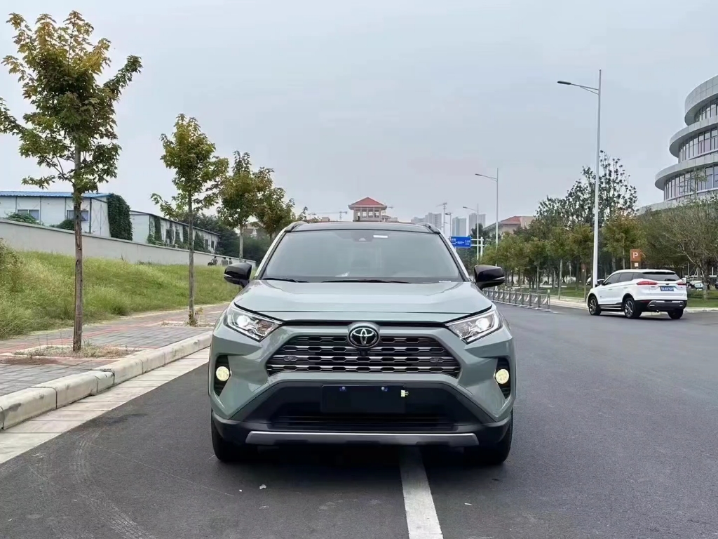 20年20款丰田荣放rav4 2.0l四驱尊贵20年6月上牌,实表2.