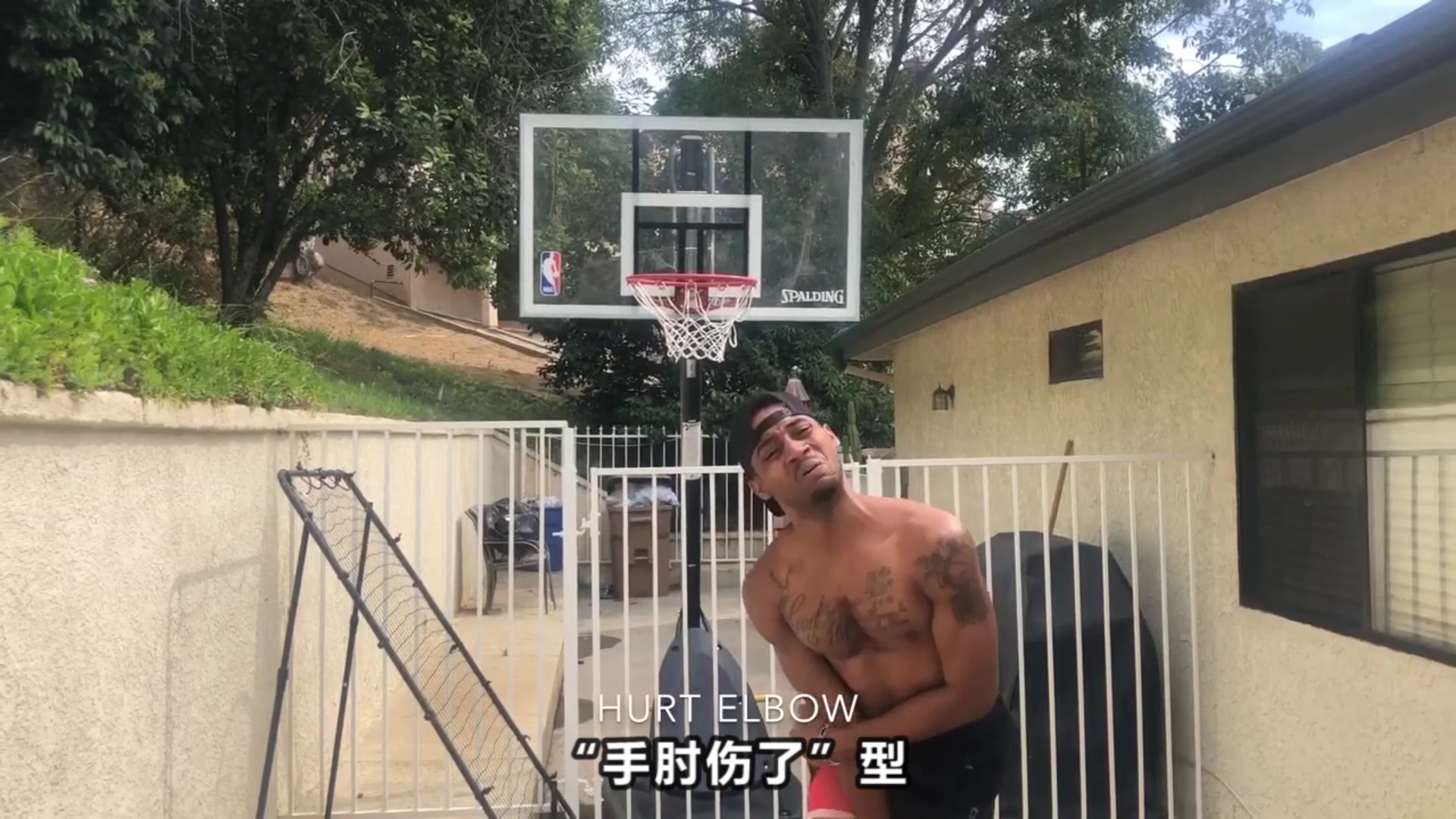 [图]【模仿帝】球手上篮不进时的各种借口！Different Excuses when Hoopers Miss Layups! BdotAdot5