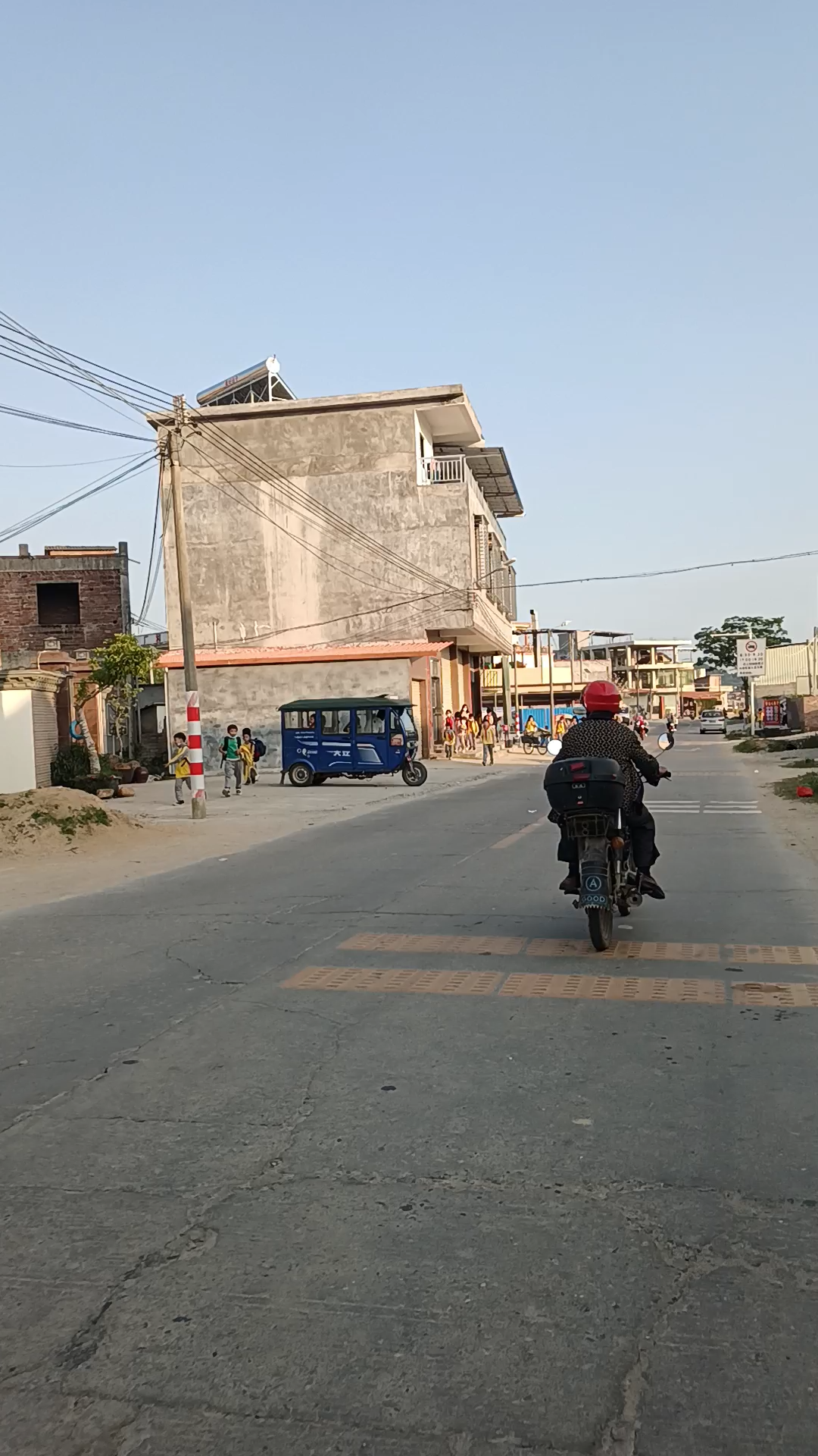 偶然遇到小学生初中生高中生放学回不去的年纪啊