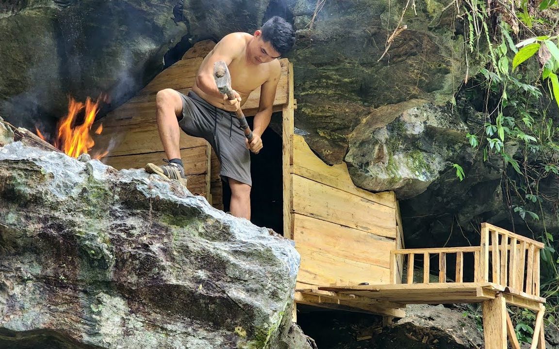 荒野中的一处石崖洞,小伙竟把它打造成了住所,居住在里面相当的奢华哔哩哔哩bilibili