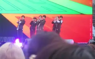 Download Video: NCT NEW Team 近镜直拍《Hands Up》演唱会day2舞台