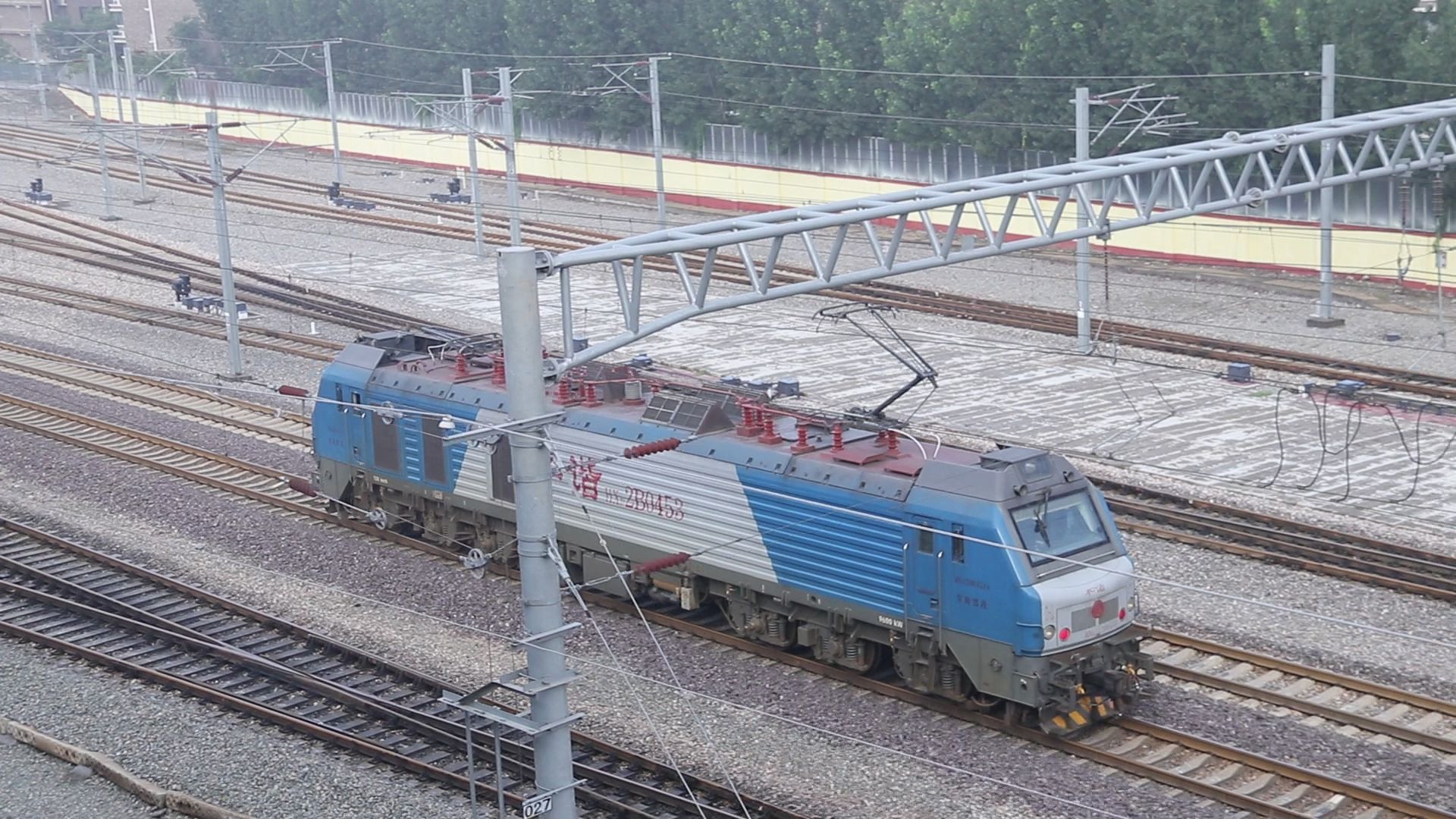 京局邯段hxd2b-0453单机通过京广线保定站