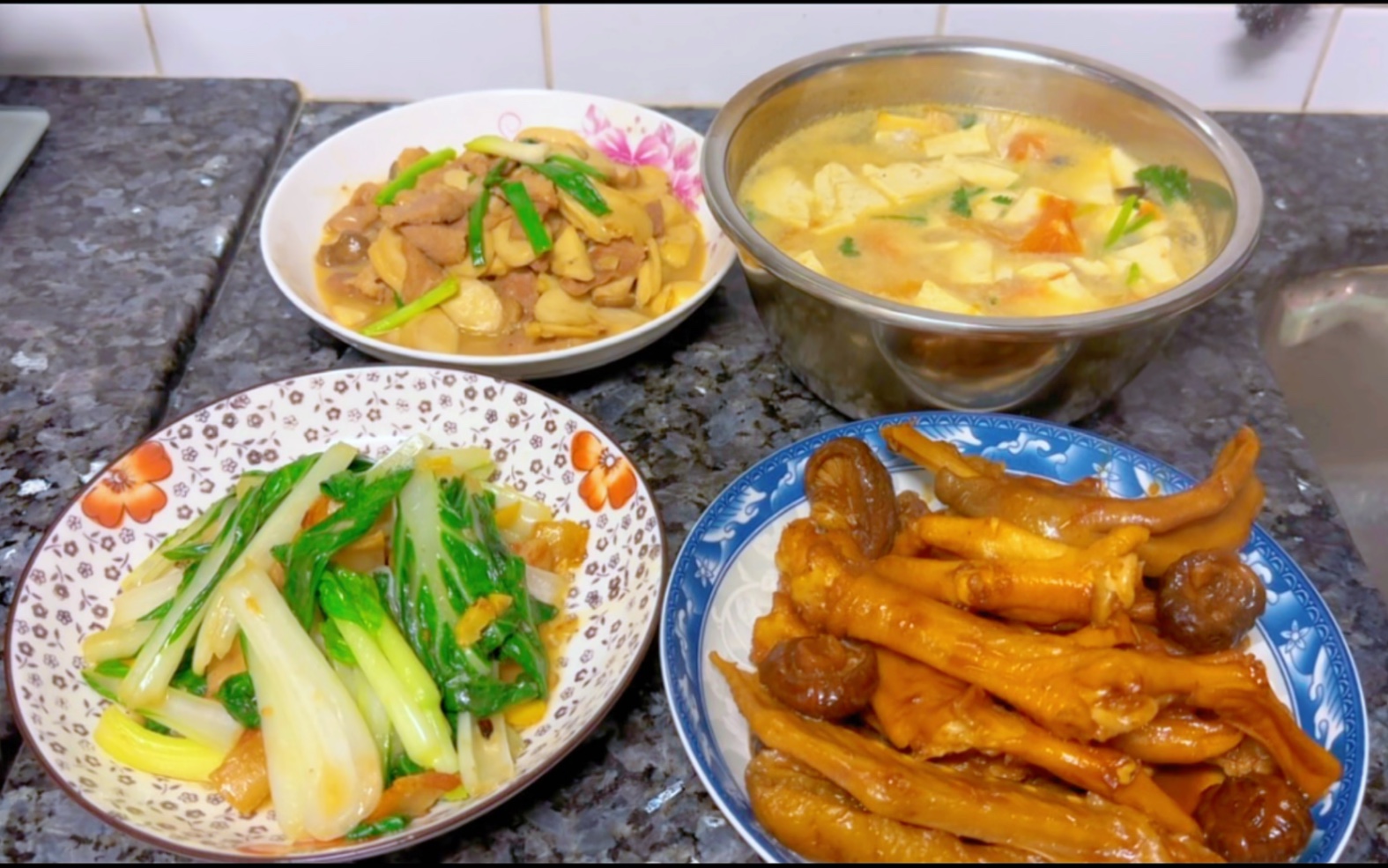 香港晚餐vlog|每天分享家常菜|鲍汁冬菇焖掌翼|杏鲍菇炒肉片