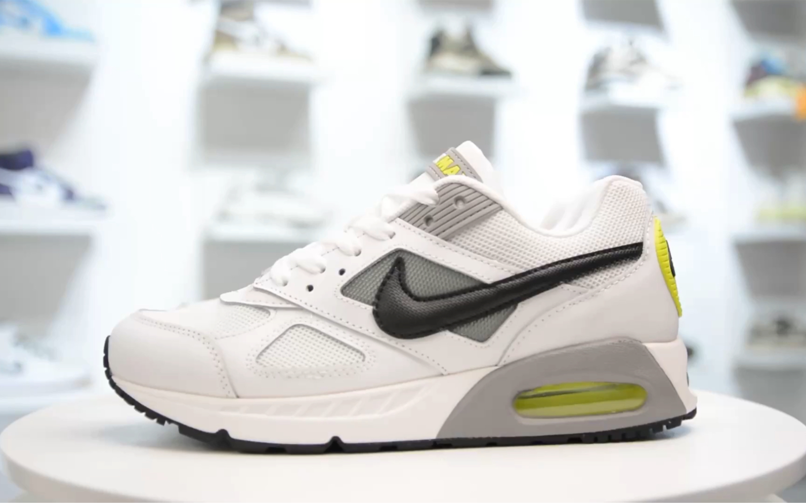 【权威实拍】nike air max ivo 运动休闲鞋 白黑绿