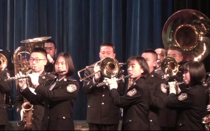 [图]四川警察学院2019新年音乐会《火红的青春》管乐演奏