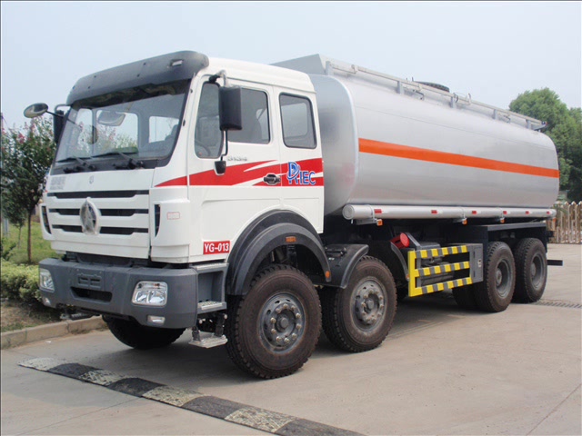 8x8 fuel tanker truck benz beiben 北奔8x8越野油罐车_哔哩哔哩 (゜