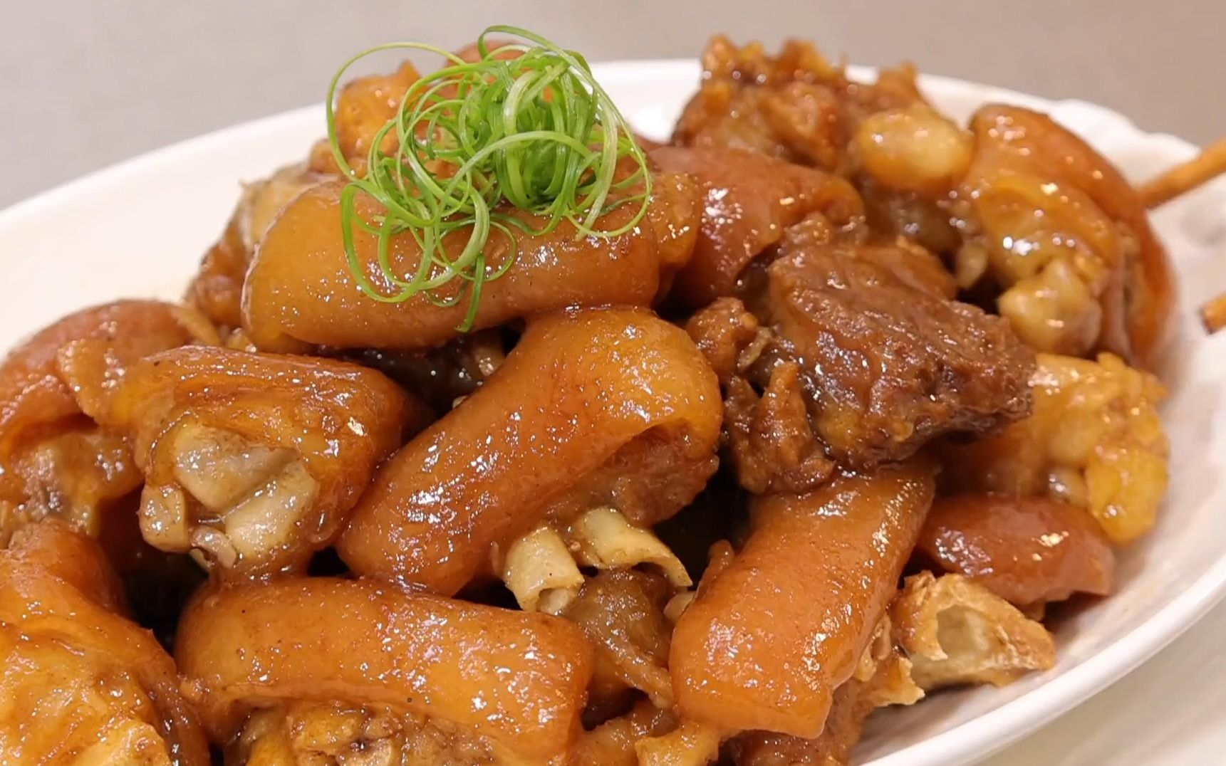 广东名菜盐焗猪蹄