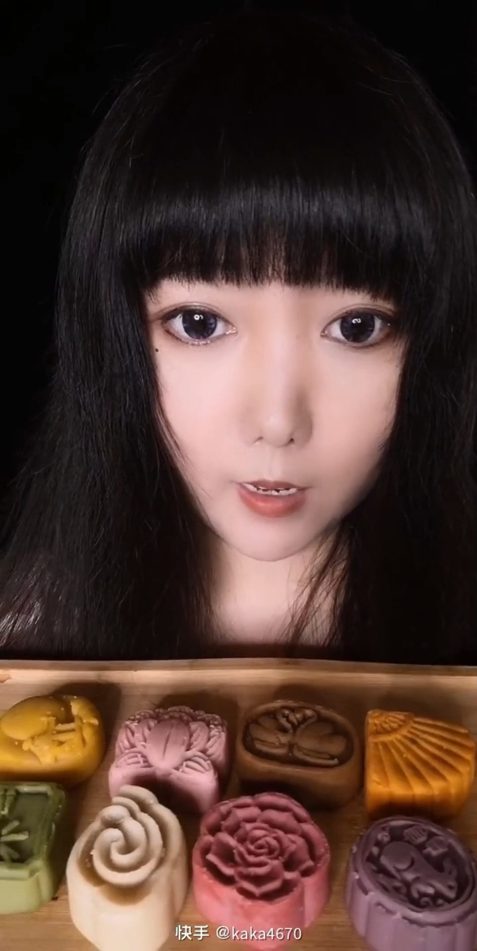 潇潇杨的助眠视频三吃月饼刮胡子