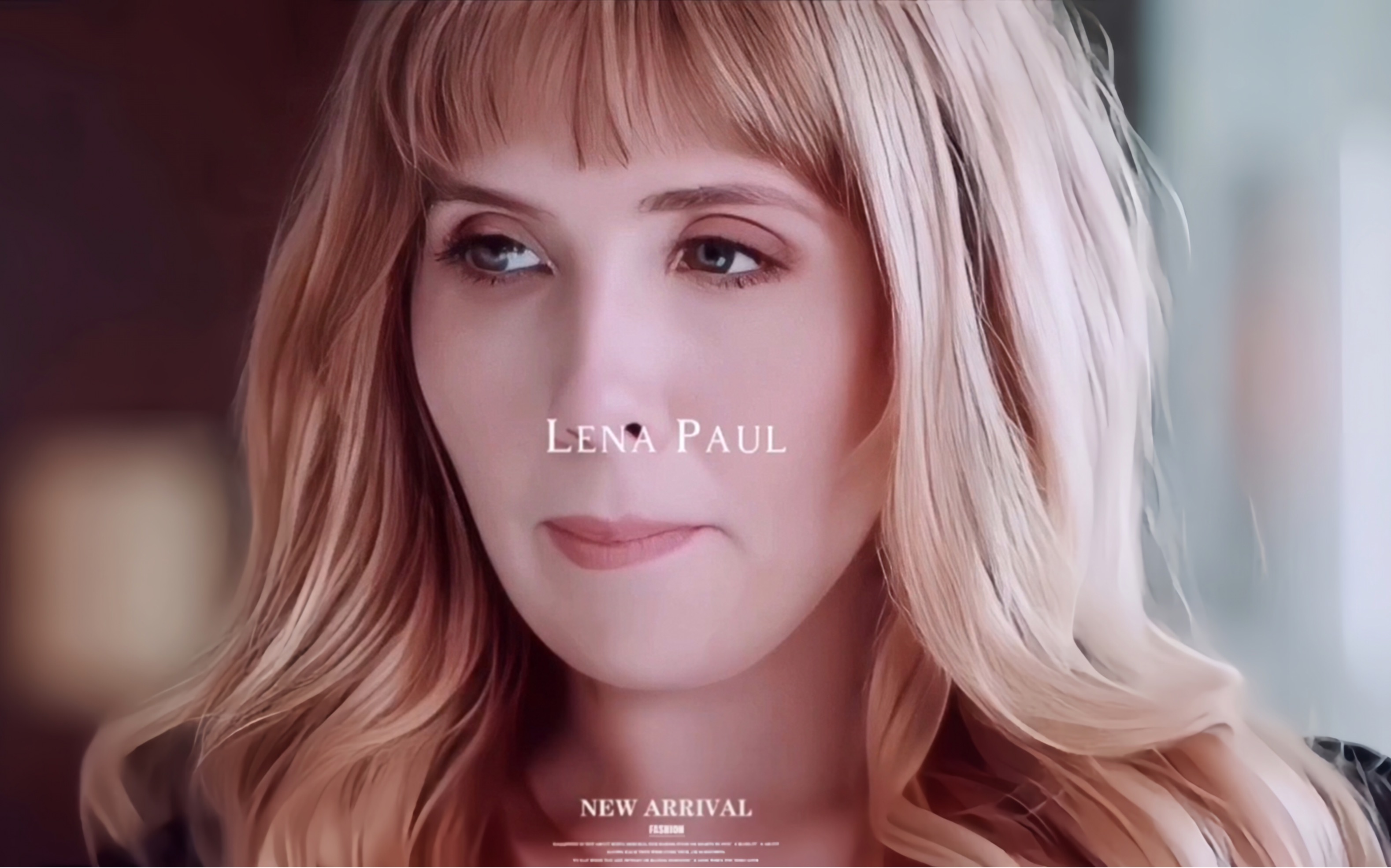 拥有"完美身材"的金发女神,主打纯自然选手-莉娜·保罗