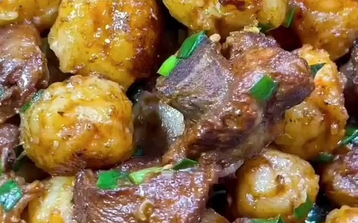 【美食教程】排骨焖丸子