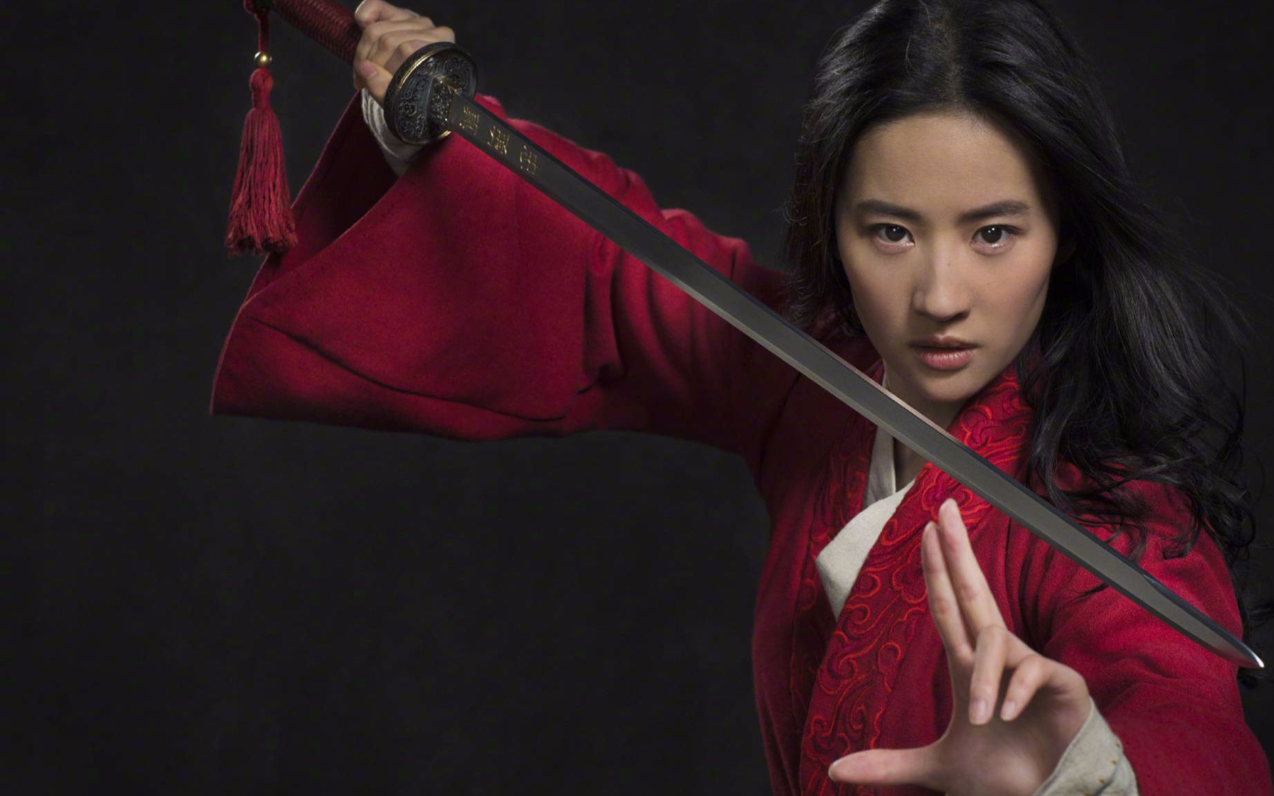 美国人对刘亦菲花木兰迪士尼真人电影定妆照的反应