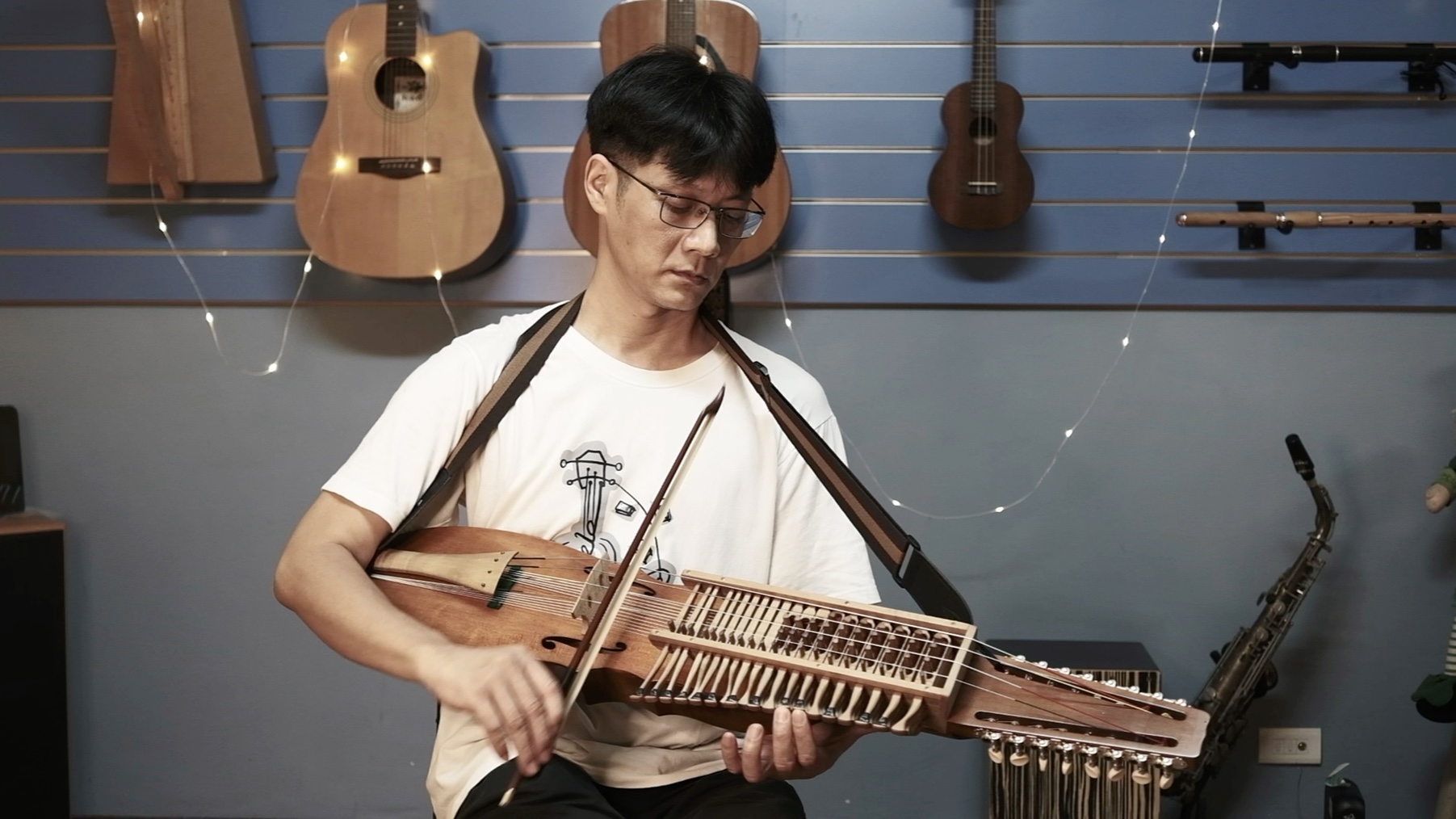 [图]天若有情 - Nyckelharpa 演奏