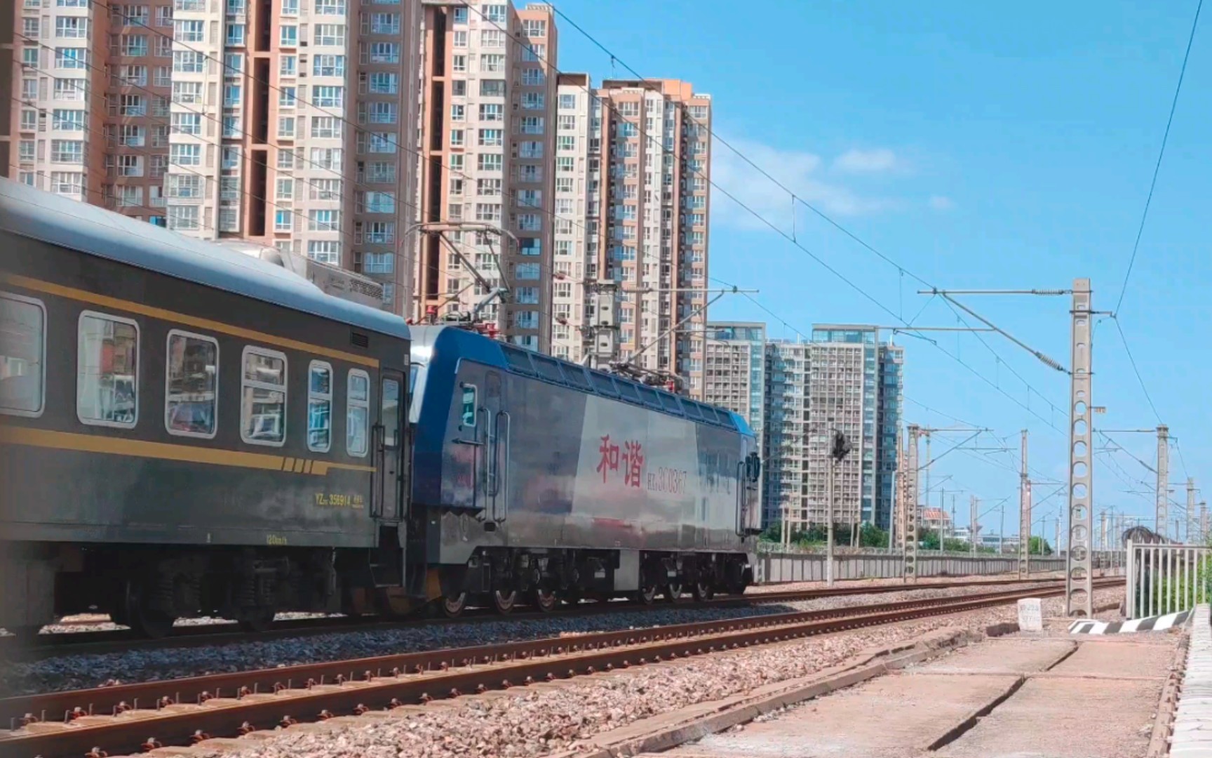 局邯段hxd3c-0367担当的k5204次(潞城-天津)列车提速出京广铁路邢台站