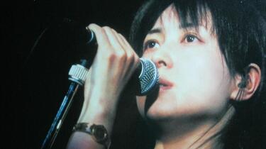 ・ZARD 坂井泉水 　「MUSIC VIDEO」 揺れる想い」Music Video - YouTube