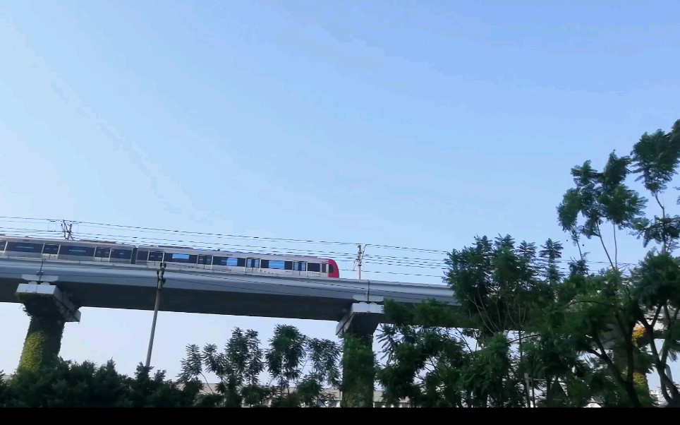 重庆 大学城轻轨x洪崖洞轻轨