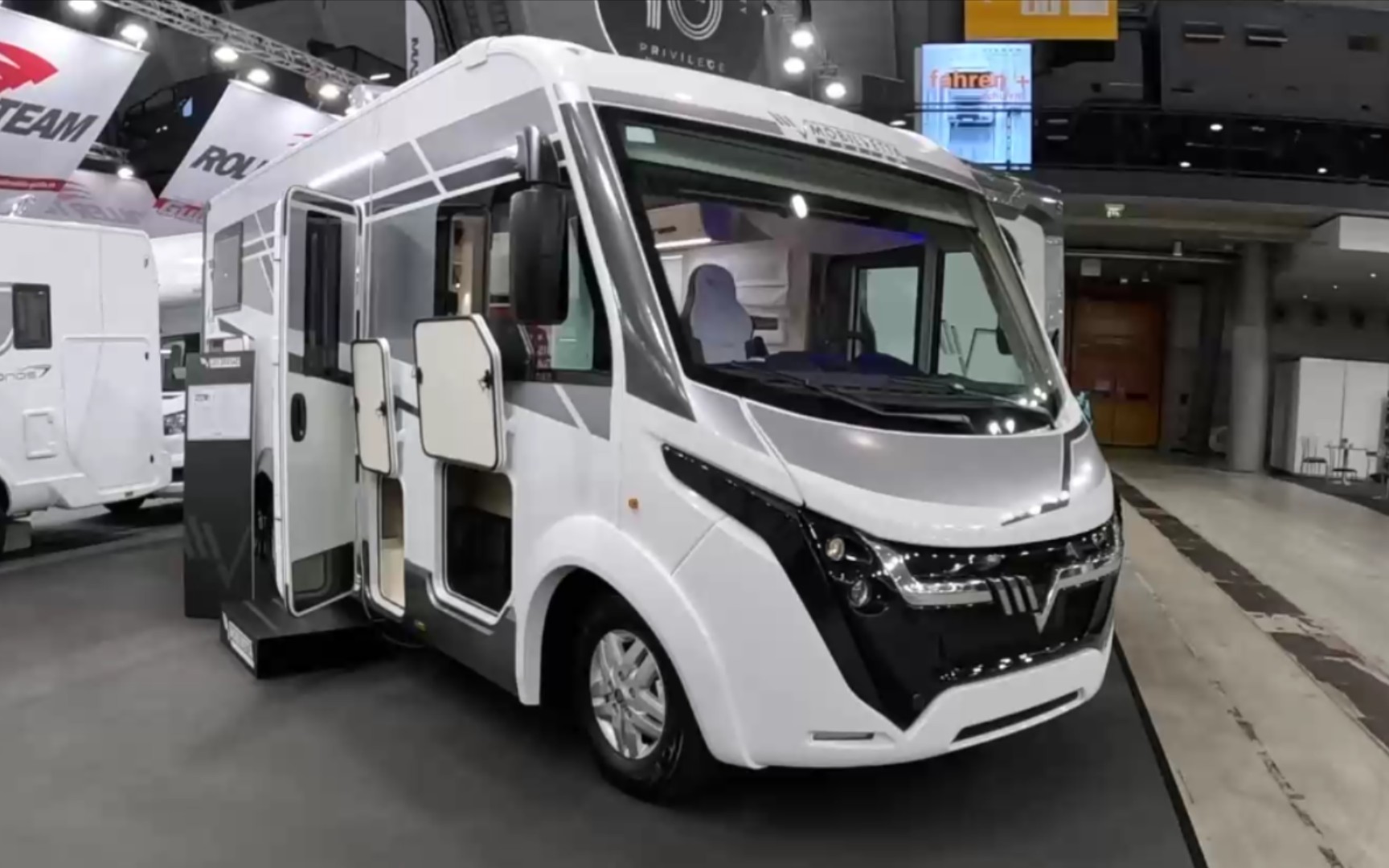 2023款雪铁龙 莫比尔韦塔i64豪华房车 外观和内饰