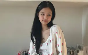 Download Video: 【jennie】随性自由的神！私服穿搭回归！跟着妮妮学穿搭