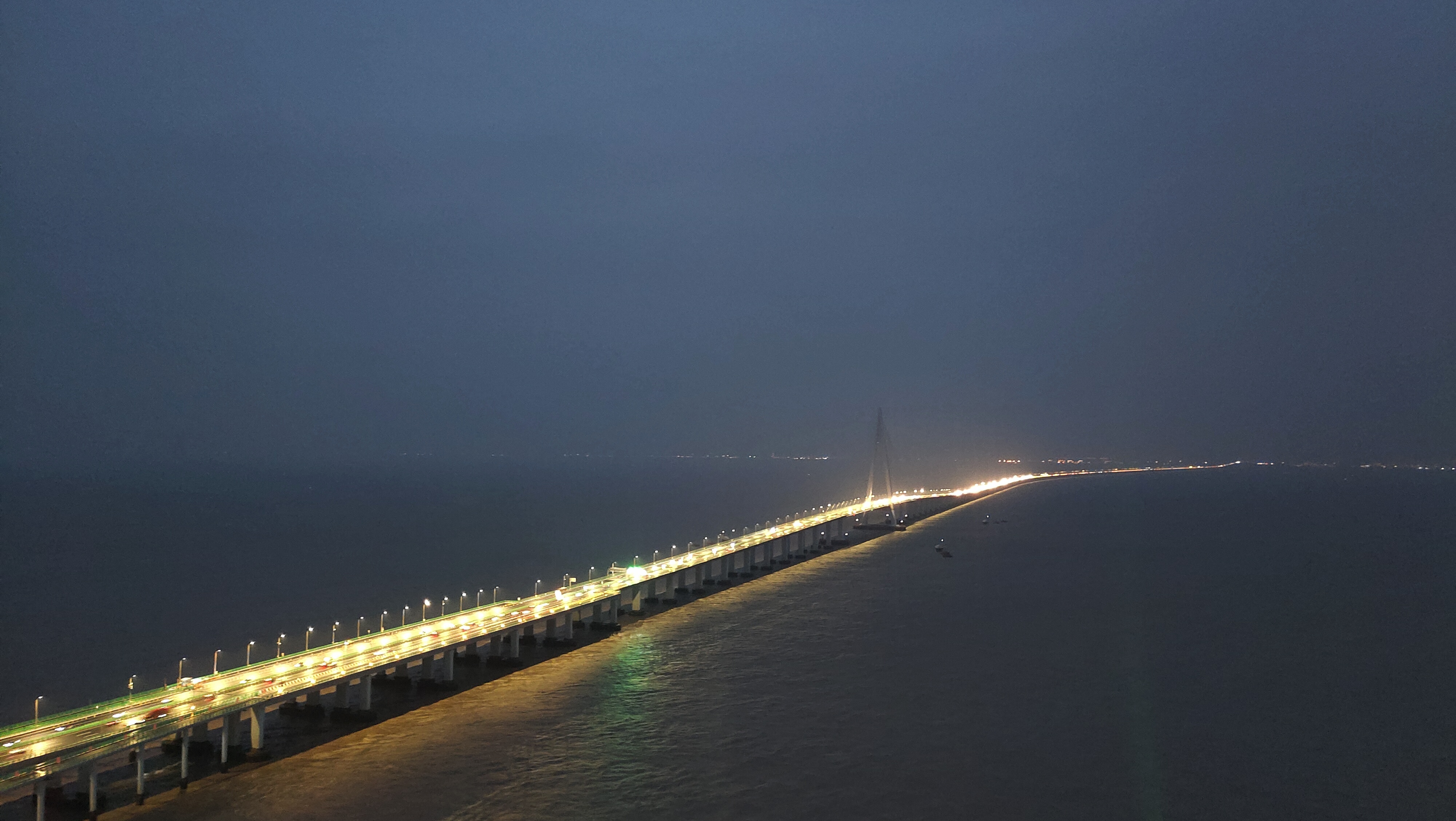 杭州湾跨海大桥,雄伟壮观!海天一洲观景平台,夜景更美丽哔哩哔哩bilibili